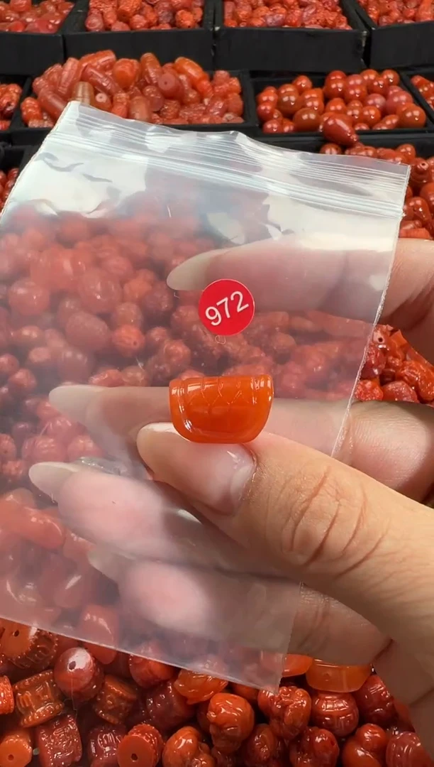 颈饰未镶嵌南红玛瑙1