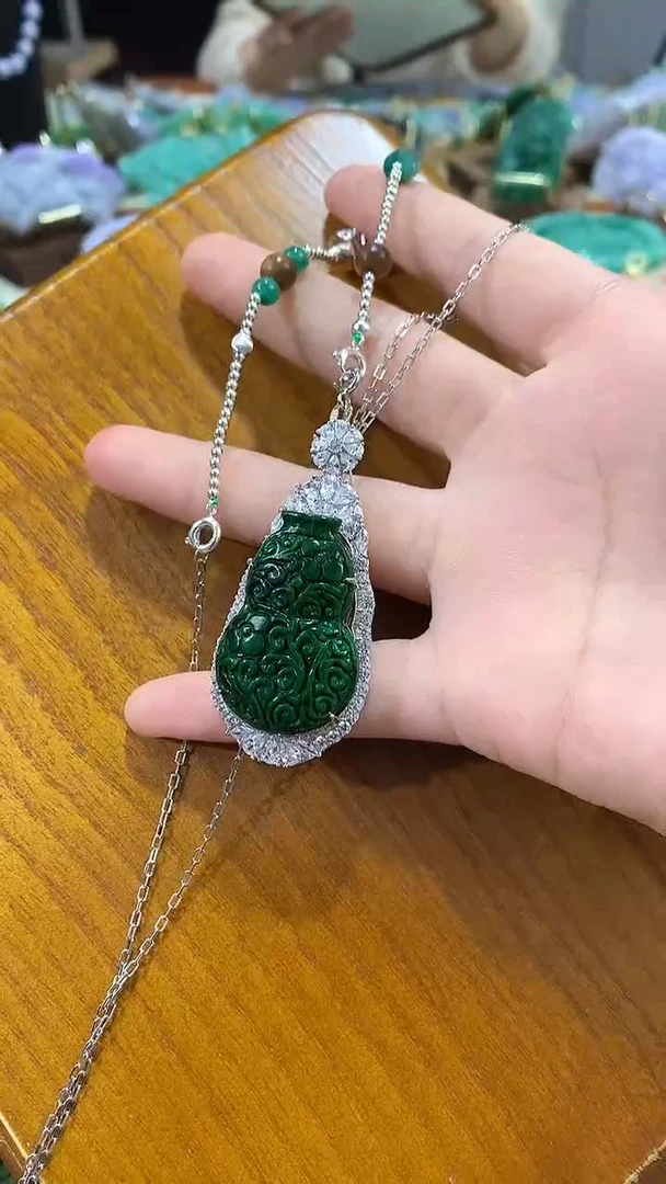 颈饰未镶嵌翡翠吊坠