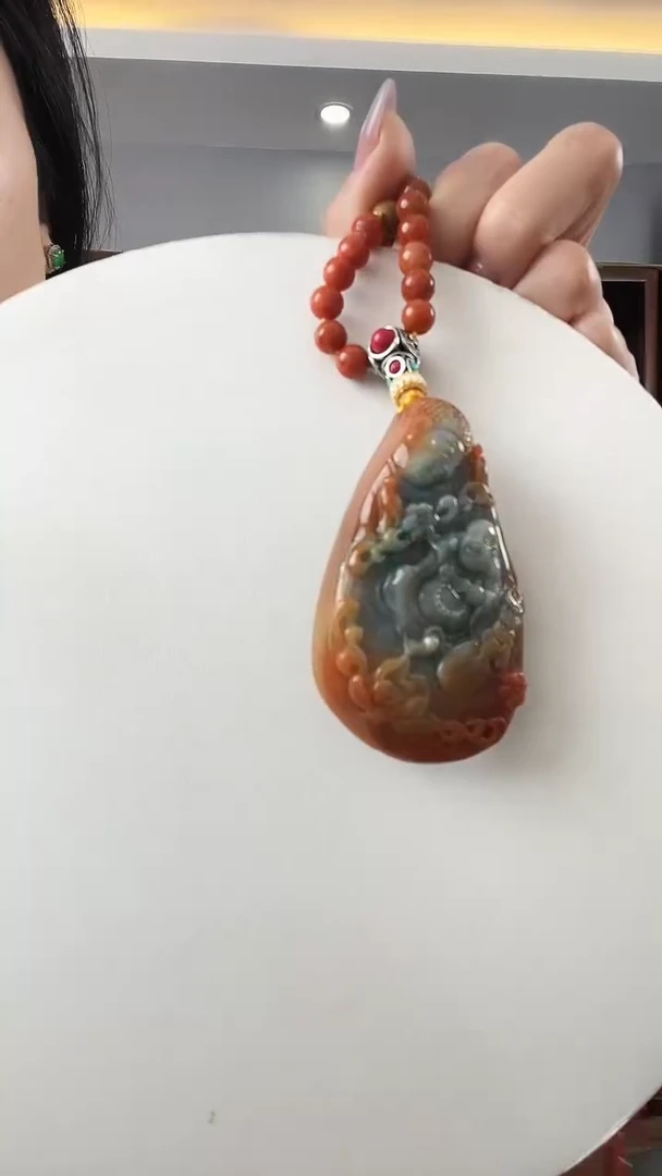 翡翠未镶嵌颈饰佛公