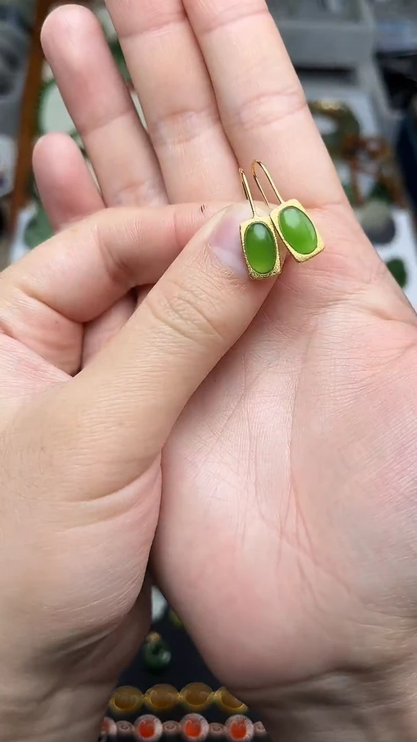 银S925镶嵌和田玉耳饰果绿耳钩06