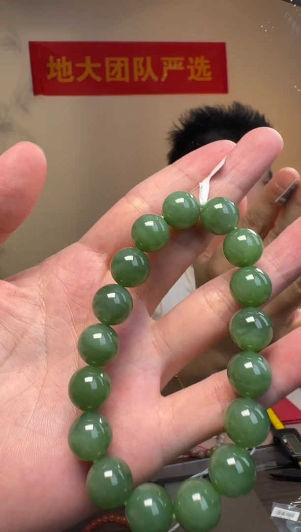 手串未镶嵌和田玉约12mm碧玉圆珠单圈手串