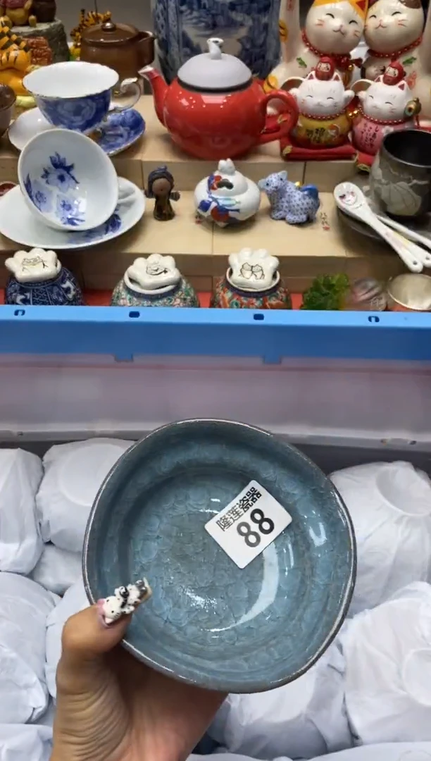 瓷片往***生隆莲瓷器欢迎大家