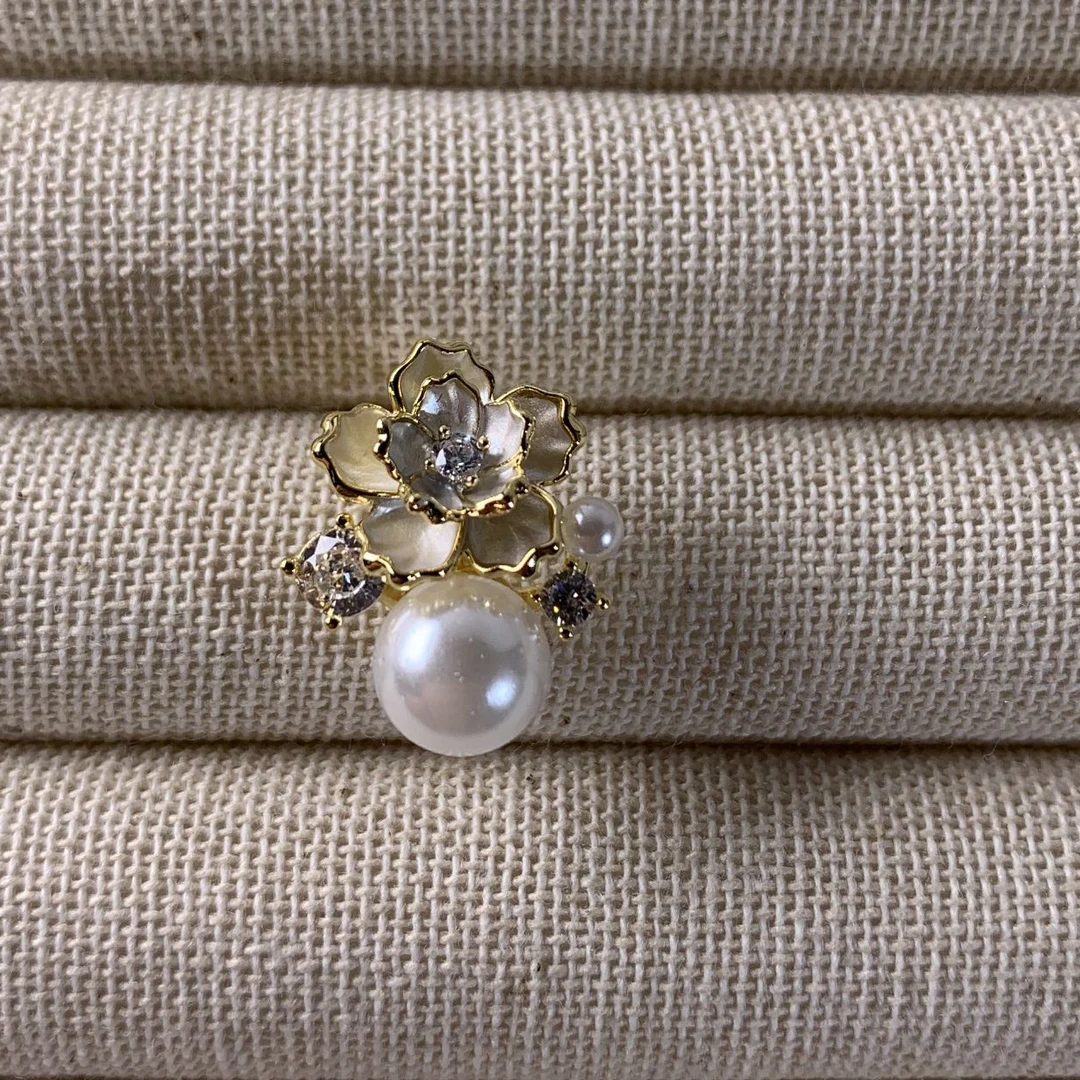 锌合金仿珍珠耳饰 烤漆工艺镶钻花瓣珍朱925银针耳钉