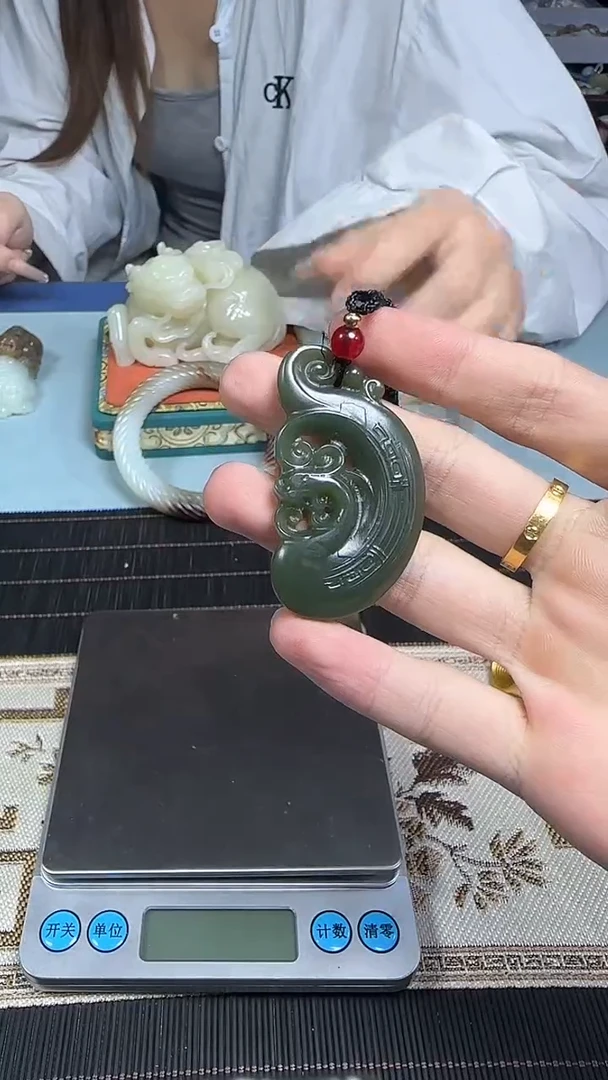 未镶嵌和田玉挂件1