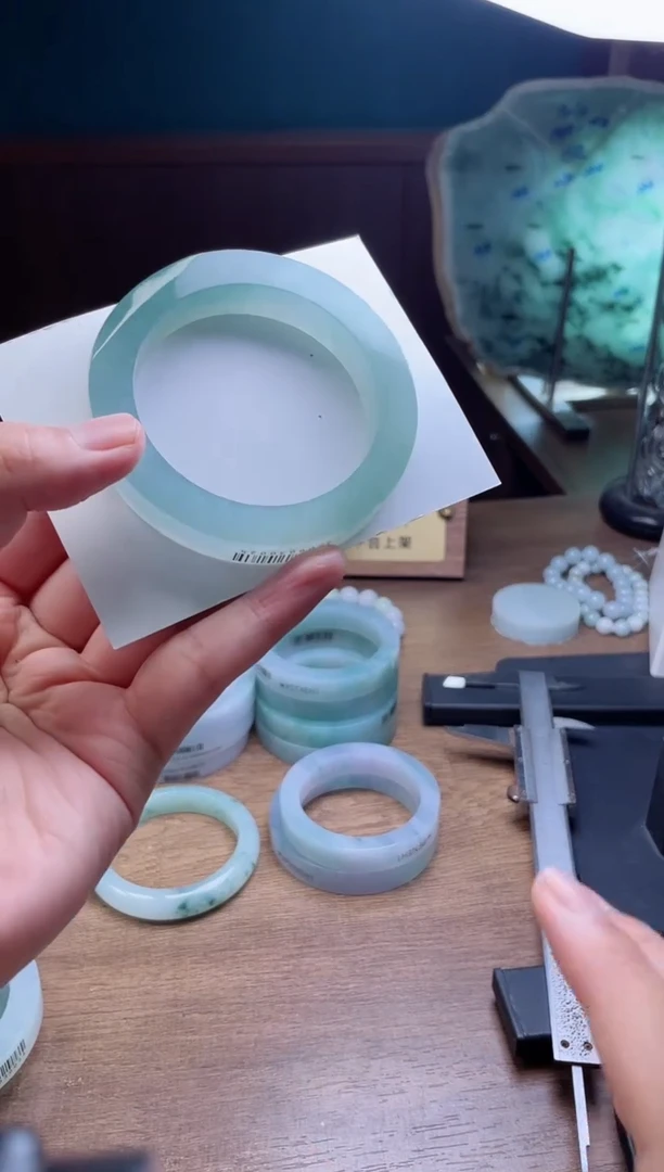 未镶嵌手镯定制翡翠不**觉定制