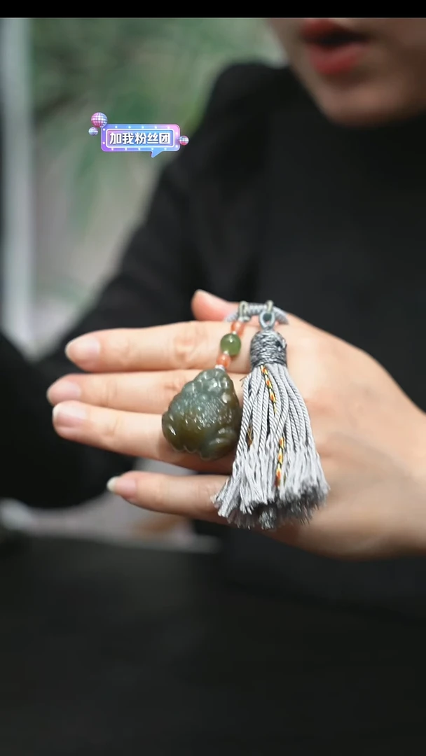 颈饰未镶嵌和田玉绿****?呱呱来财