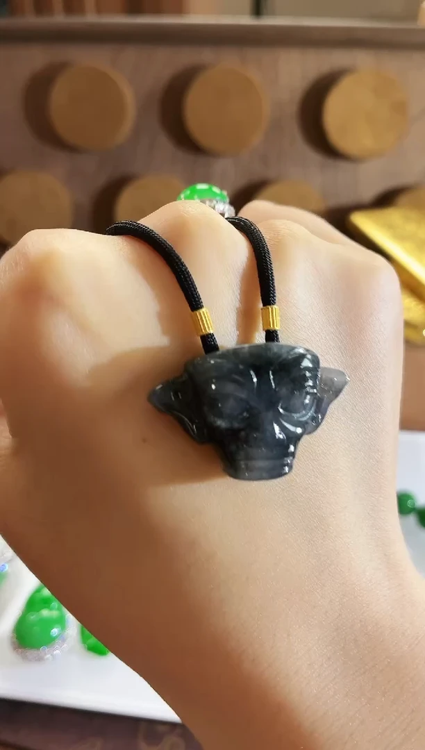 翡翠未镶嵌颈饰吊坠