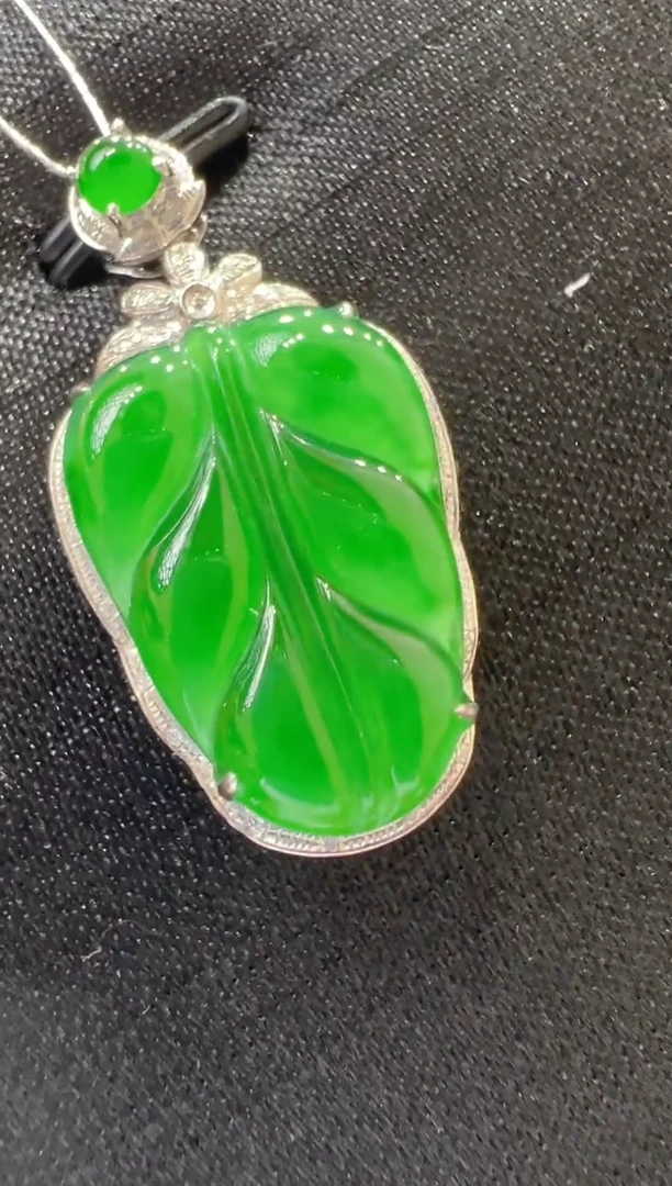 【闪购商品】翡翠吊坠(不含链)18K金镶嵌