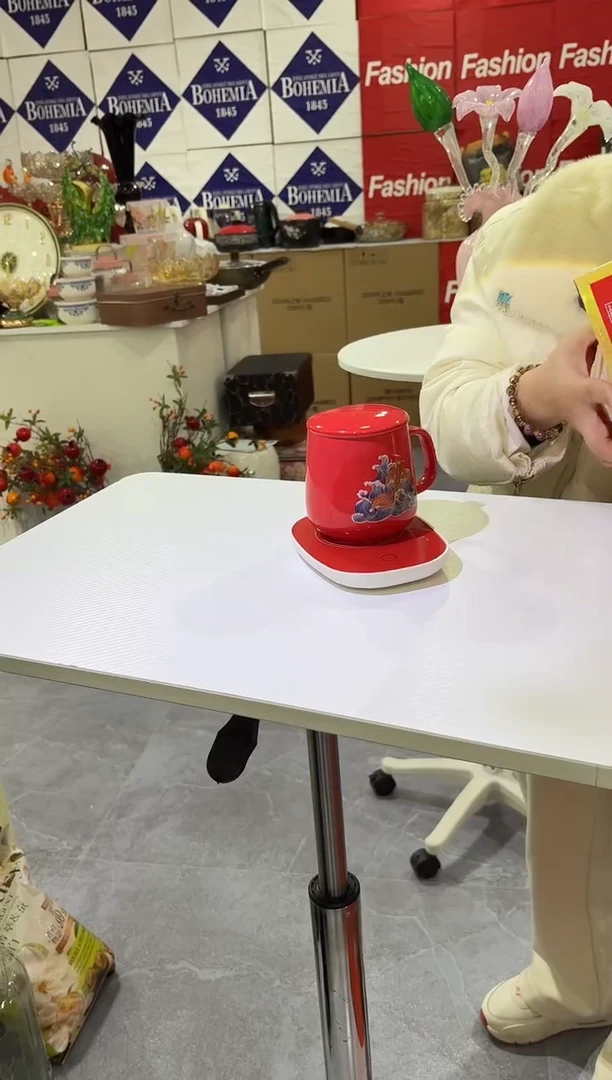 有机玻璃老板娘孤品高顿摆件