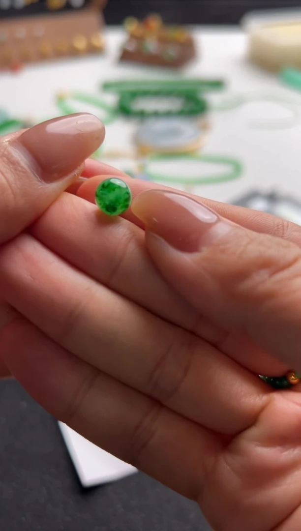 【闪购商品】定制翡翠未镶嵌飘花绿珠1500-lh