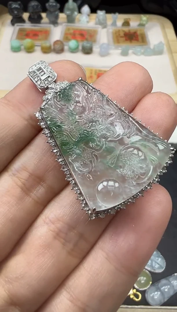 【闪购商品】翡翠吊坠(不含链)18K金镶嵌龙牌