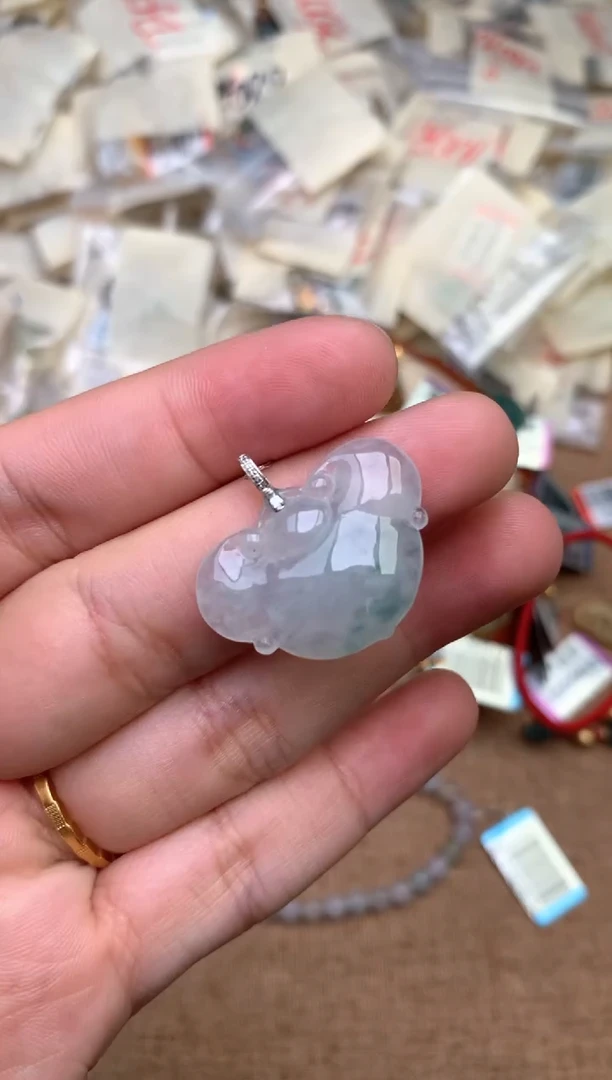 18K金镶嵌挂件翡翠一