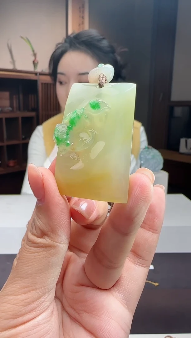 未镶嵌挂件翡翠莲花牌 风裳水佩