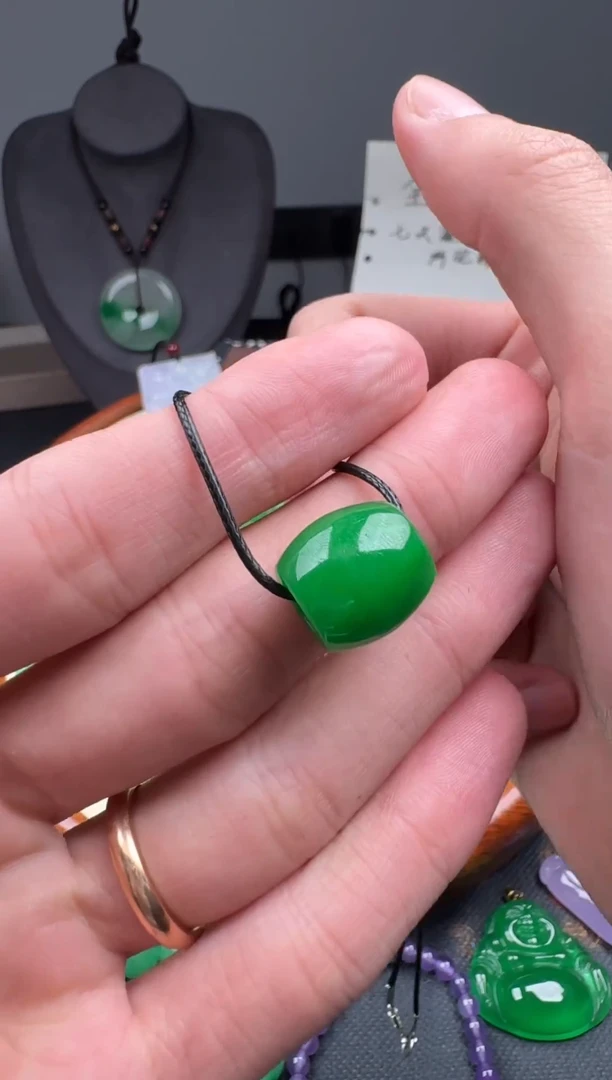 颈饰未镶嵌翡翠路路通吊坠（多样性发货）