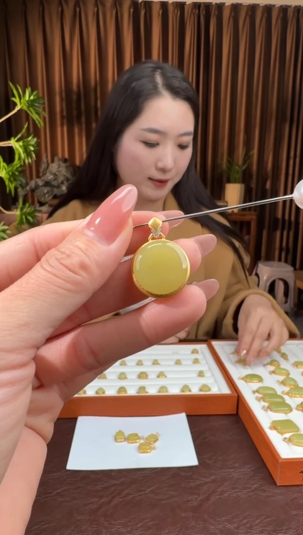 颈饰18K金镶嵌和田玉74冰冰11.29多样性拍一发一