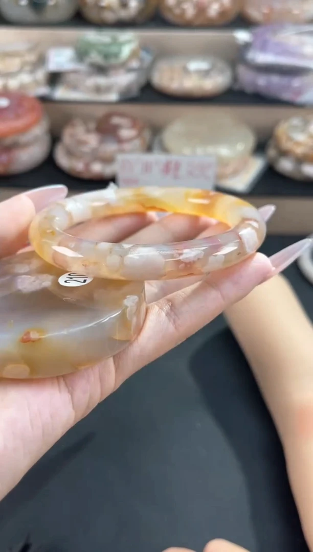 未镶嵌手镯石英质玉58