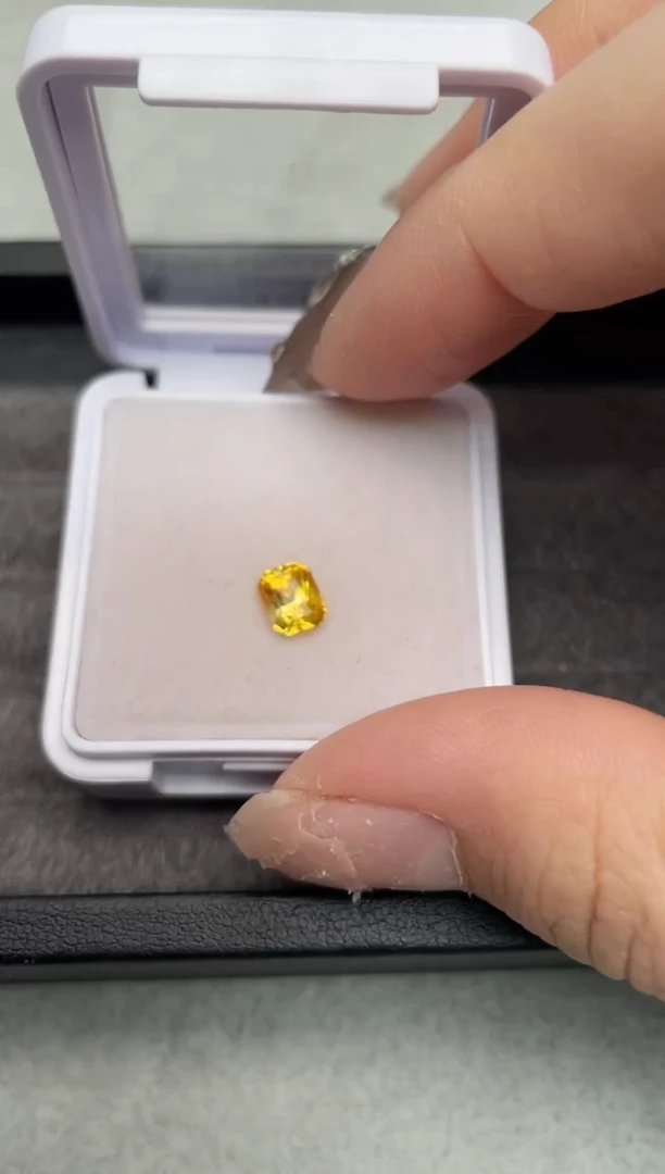 【闪购商品】彩色蓝宝石裸石未镶嵌1.2ct金丝雀grc