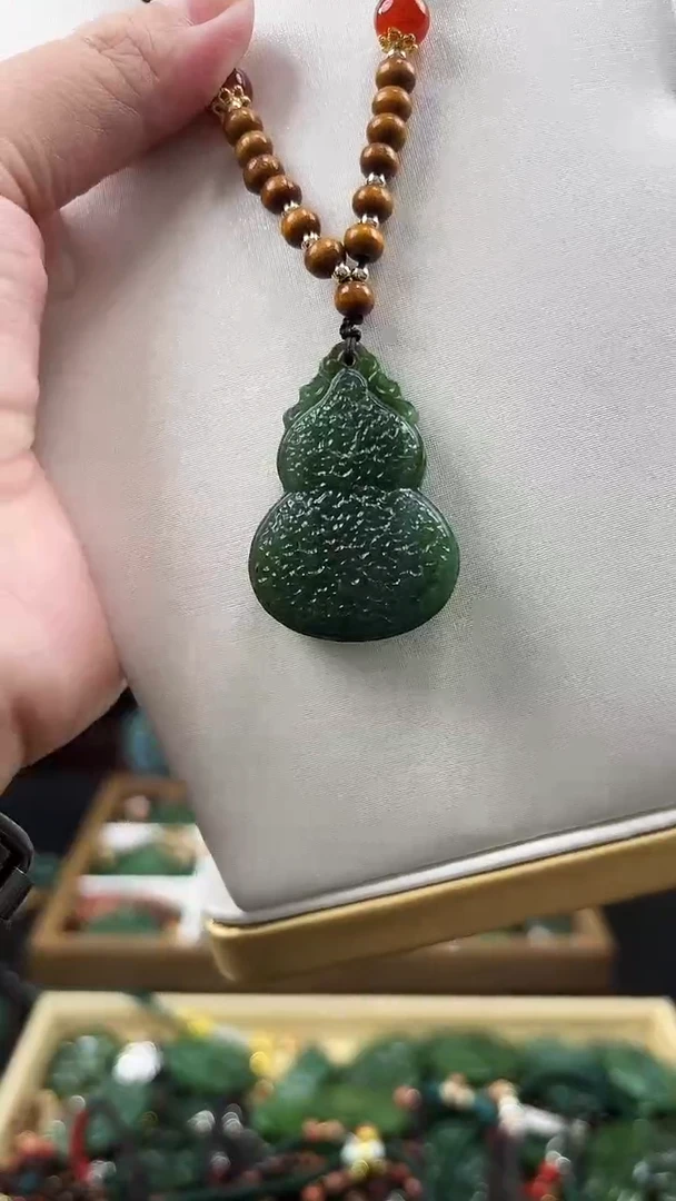 颈饰未镶嵌和田玉葫芦