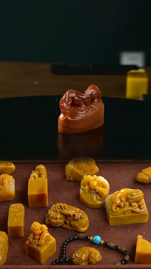 寿山石红芙蓉螭虎章4.9*2.1*3.3