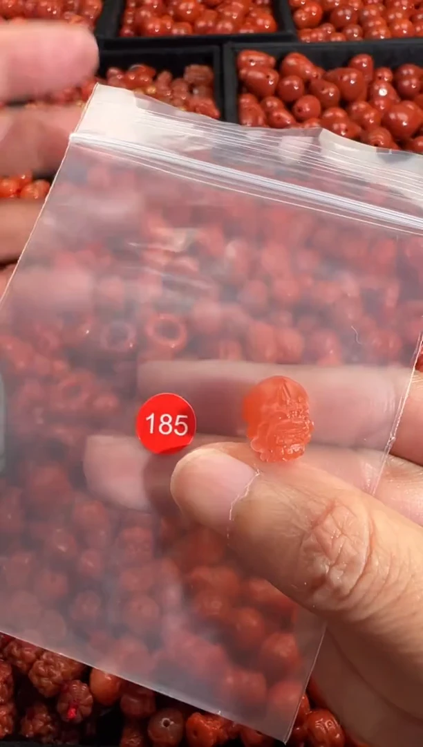 颈饰未镶嵌南红玛瑙1