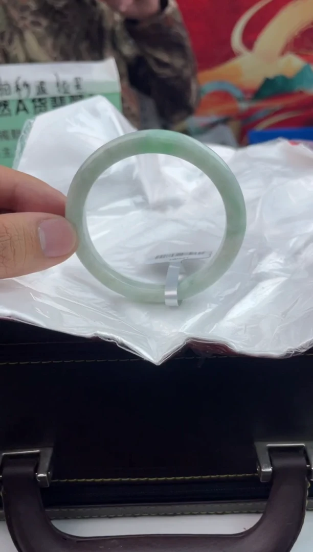 【闪购商品】翡翠手镯未镶嵌12翡翠手镯（微瑕）