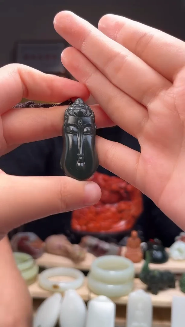 颈饰未镶嵌和田玉吊坠