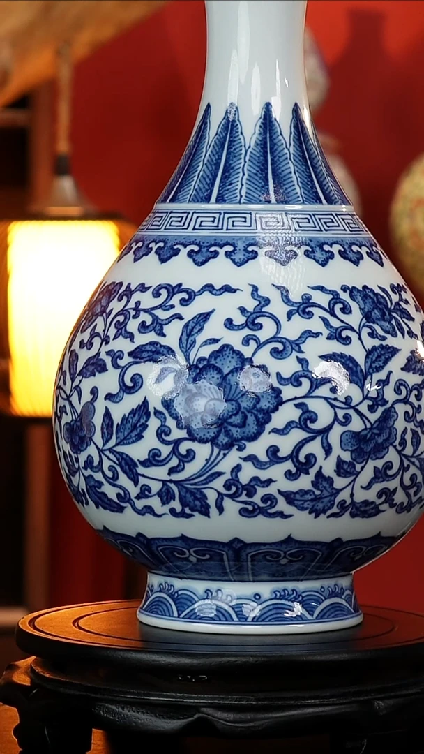 摆件皇窑青花缠枝莲纹蒜头瓶