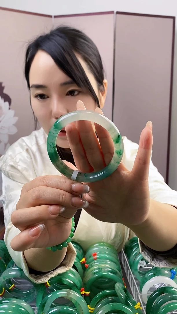 【闪购商品】石英质玉手镯未镶嵌18