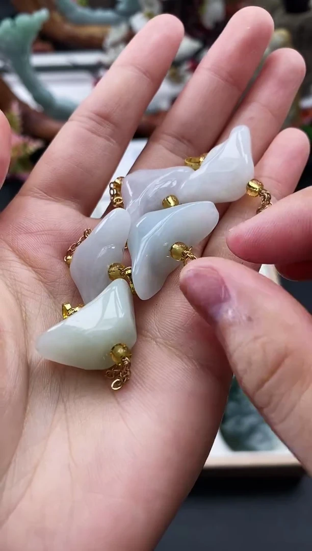 翡翠未镶嵌颈饰天然缅甸A货翡翠随机发一件