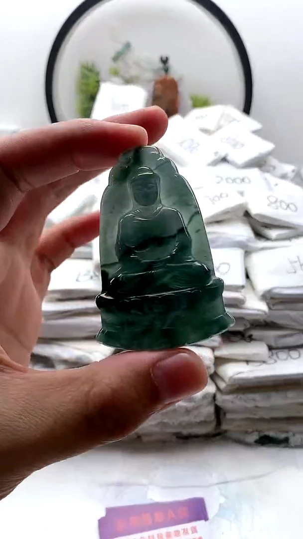 翡翠未镶嵌颈饰大日如来