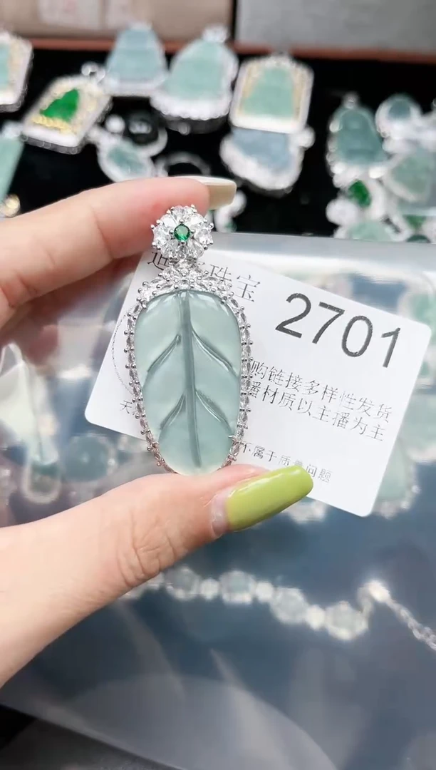 【闪购商品】翡翠颈饰未镶嵌赠皮绳2701