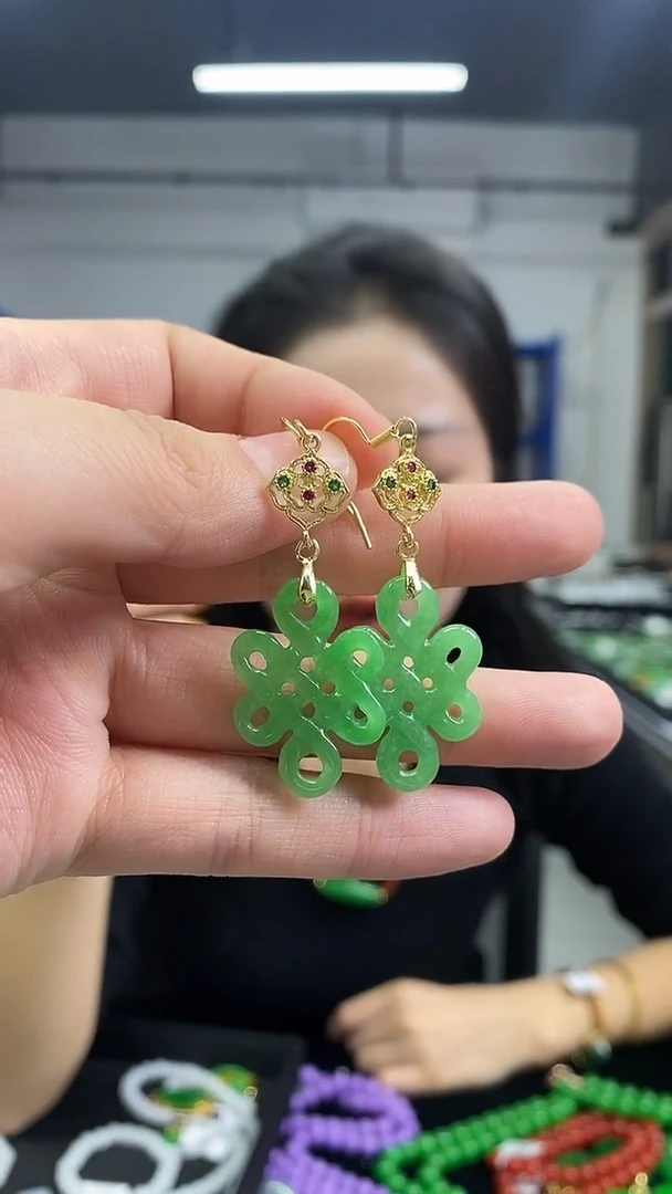 未镶嵌翡翠耳饰多样性发其一颜色微差