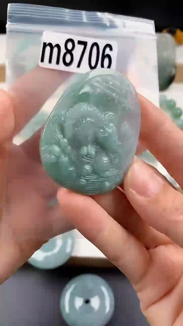 颈饰未镶嵌翡翠天然翡翠吊坠挂件