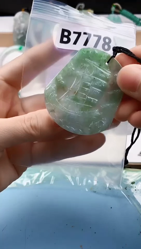 翡翠未镶嵌颈饰天然翡翠吊坠挂件