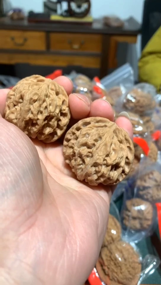 【闪购商品】文玩核桃吊坠苹果园核桃