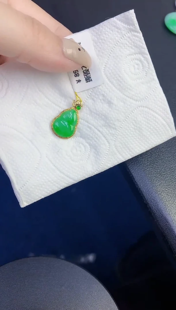 颈饰18K金镶嵌翡翠缅甸天然翡翠A货