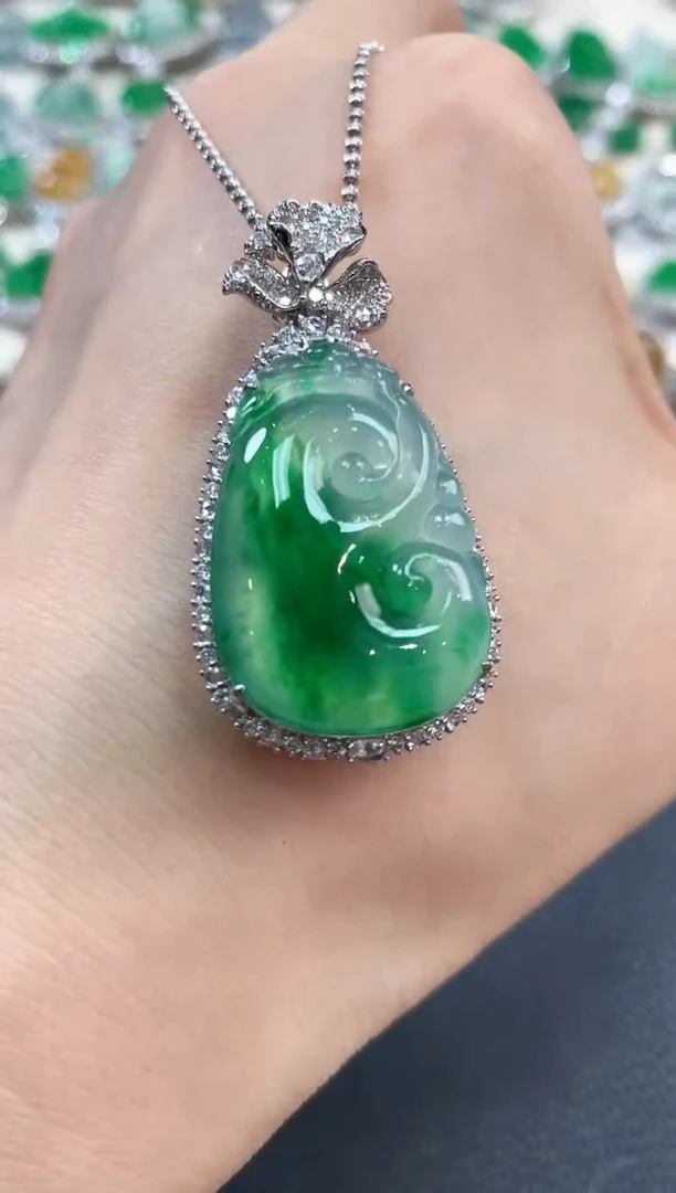 【闪购商品】翡翠吊坠(不含链)18K金镶嵌m84