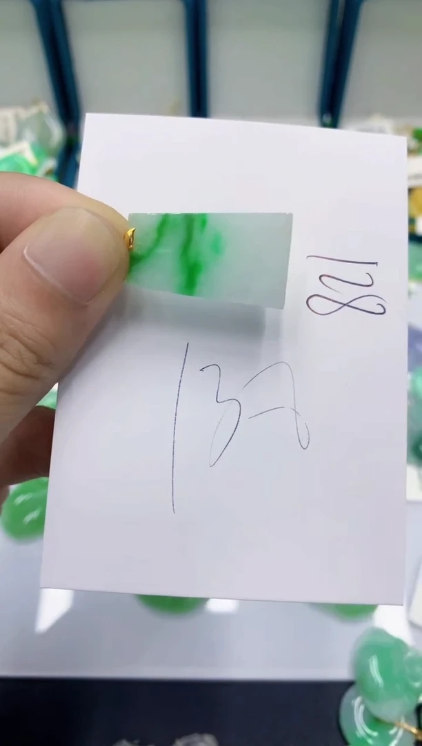 翡翠18K金镶嵌颈饰翡翠