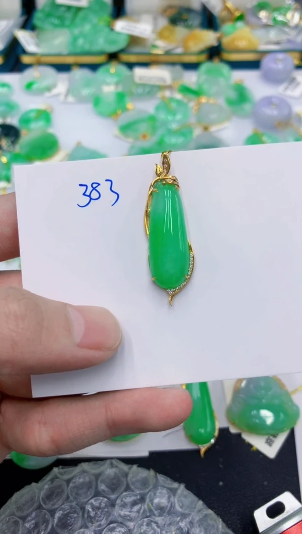 颈饰18K金镶嵌翡翠琳*?111111
