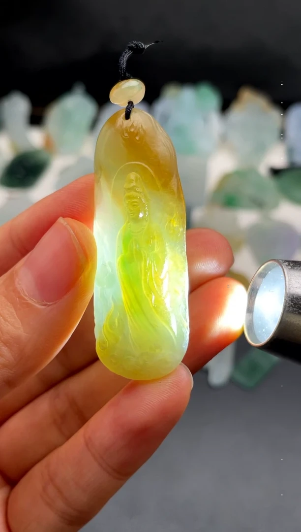 未镶嵌定制翡翠毛货观音  不含绳子