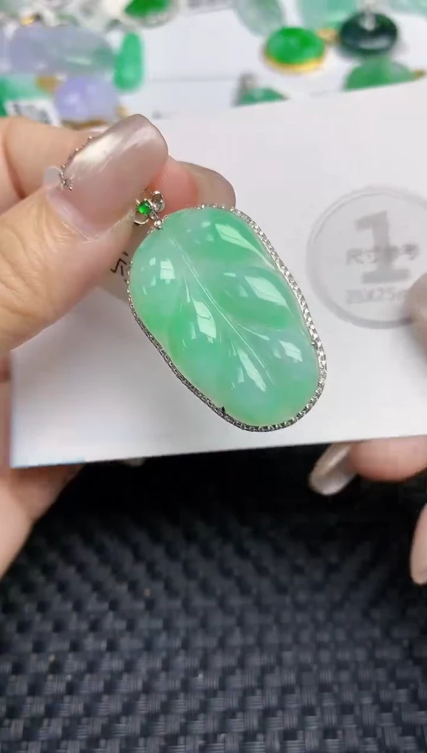 颈饰18K金镶嵌翡翠天然缅甸A货翡翠百元以上9元证书费自理