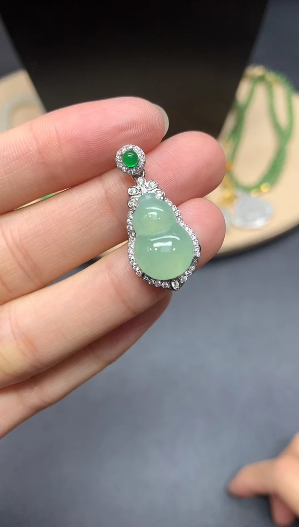 【闪购商品】翡翠吊坠(不含链)银S925镶嵌葫芦【多样性发其一】