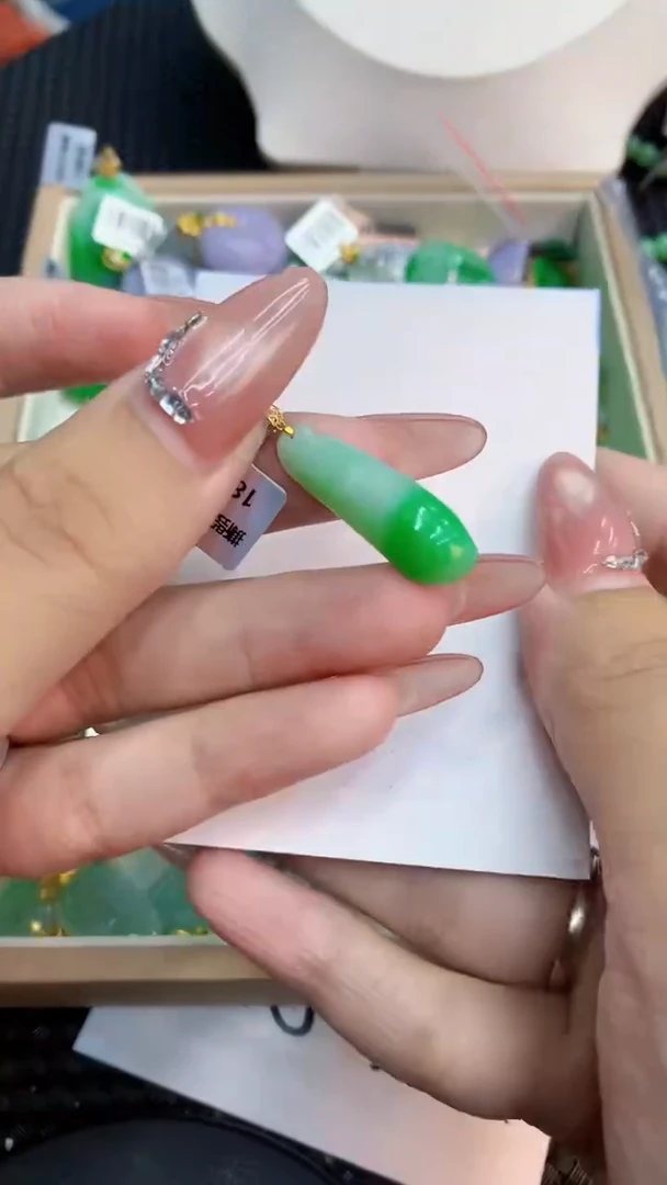 翡翠18K金镶嵌吊坠(不含链)1