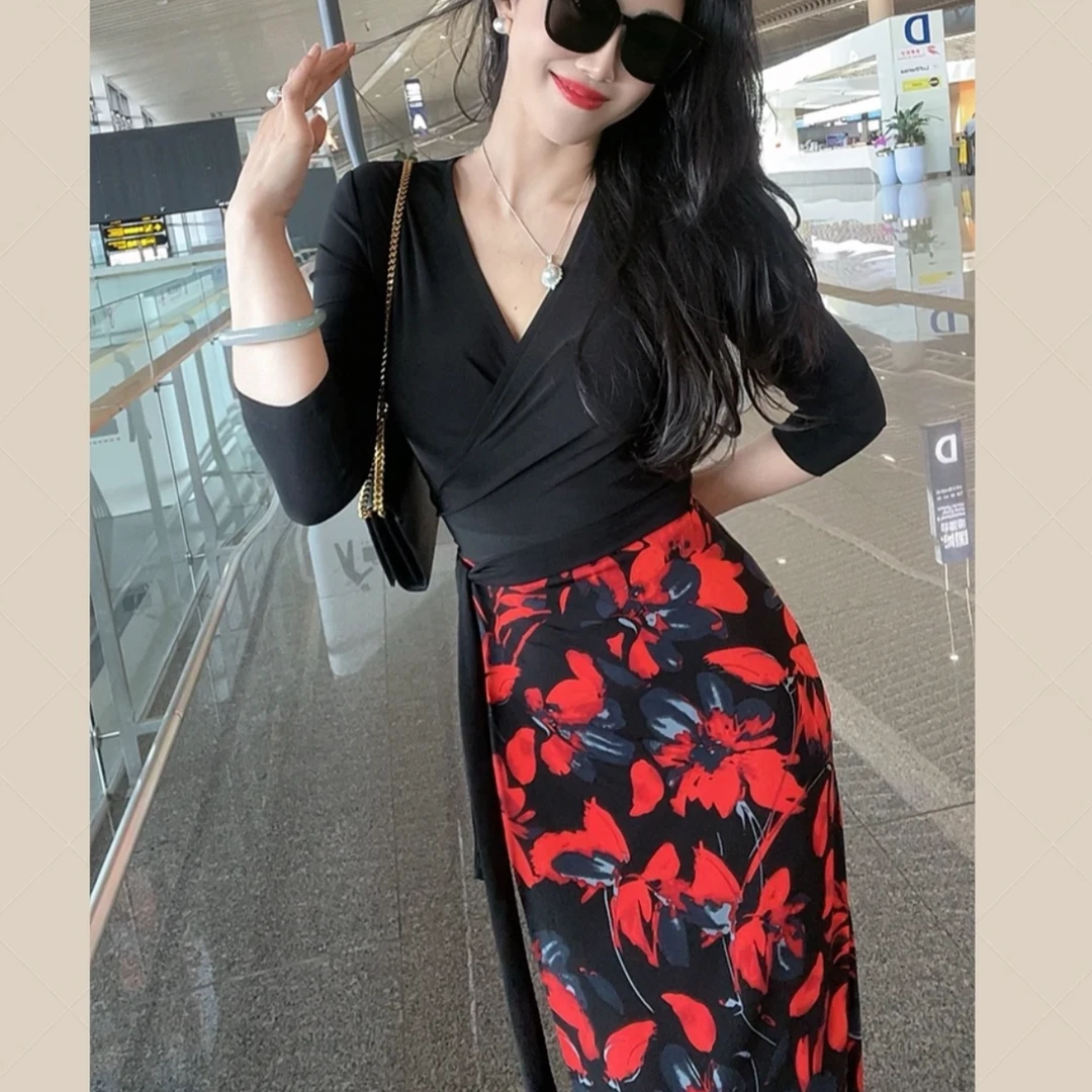 黑底红花拼接裹身裙一片式时尚气质修身印花弹力度假长裙女装裙子
