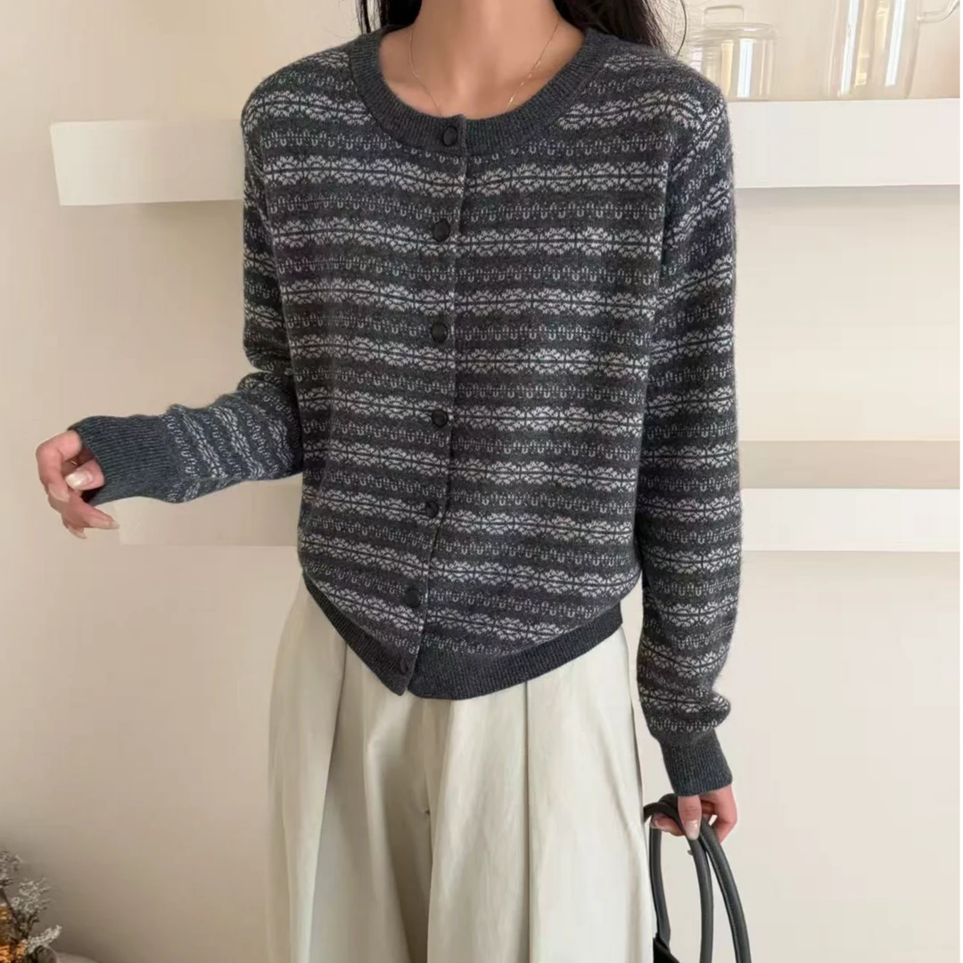浣熊女士圆领毛衣开衫外套女2026新款早秋穿搭高级感上衣秋冬