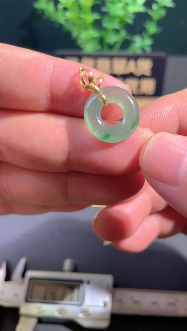 颈饰18K金镶嵌翡翠抖音基地发货18K金镶嵌翡翠a货