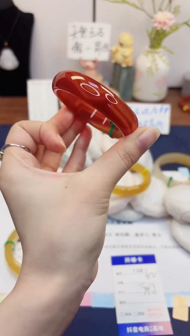 【闪购商品】石英质玉手镯未镶嵌136-玛瑙-圈口54