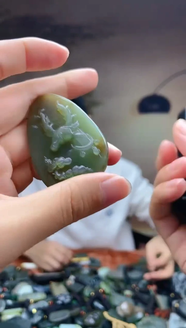 颈饰未镶嵌和田玉1