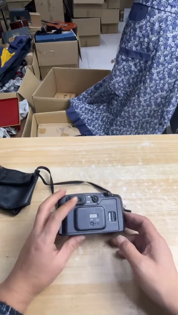 用****8默认微瑕，no退no换，介意勿拍