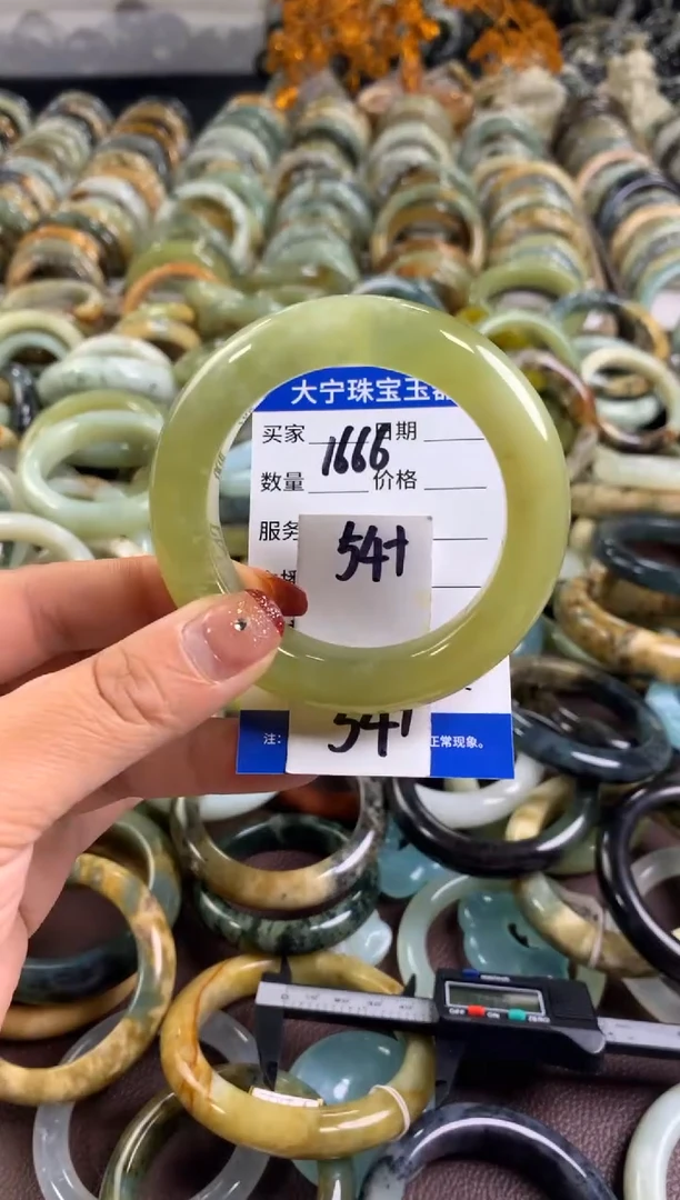 【闪购商品】蛇纹石玉手镯未镶嵌1666